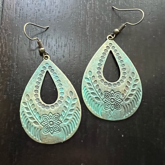 NWT Boho Style Tear Drop Earrings - Picture 2 of 3